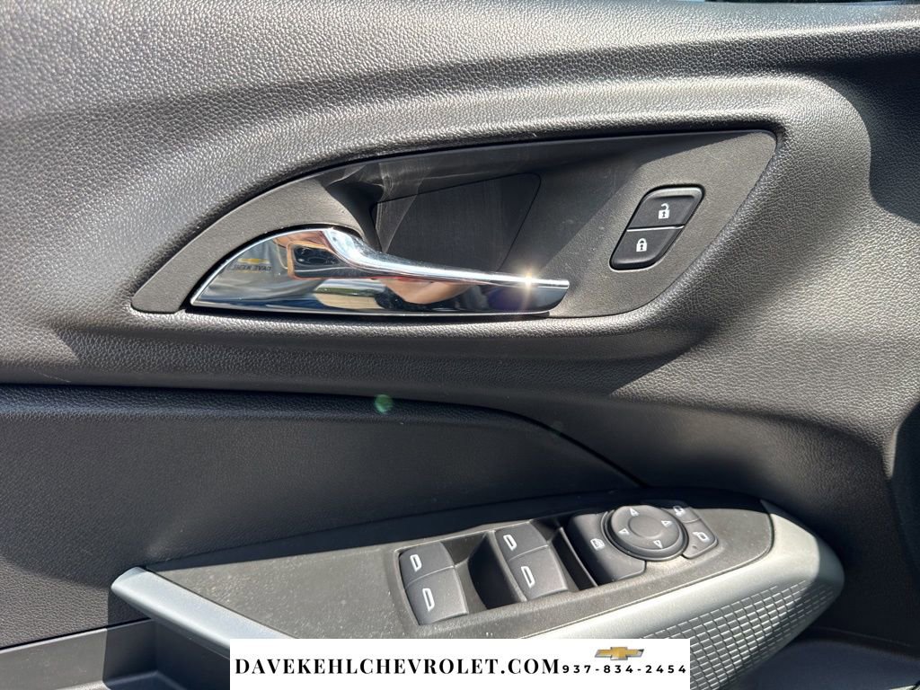 Used 2025 Chevrolet Trax RS w/ Sunroof Package FWD image 10