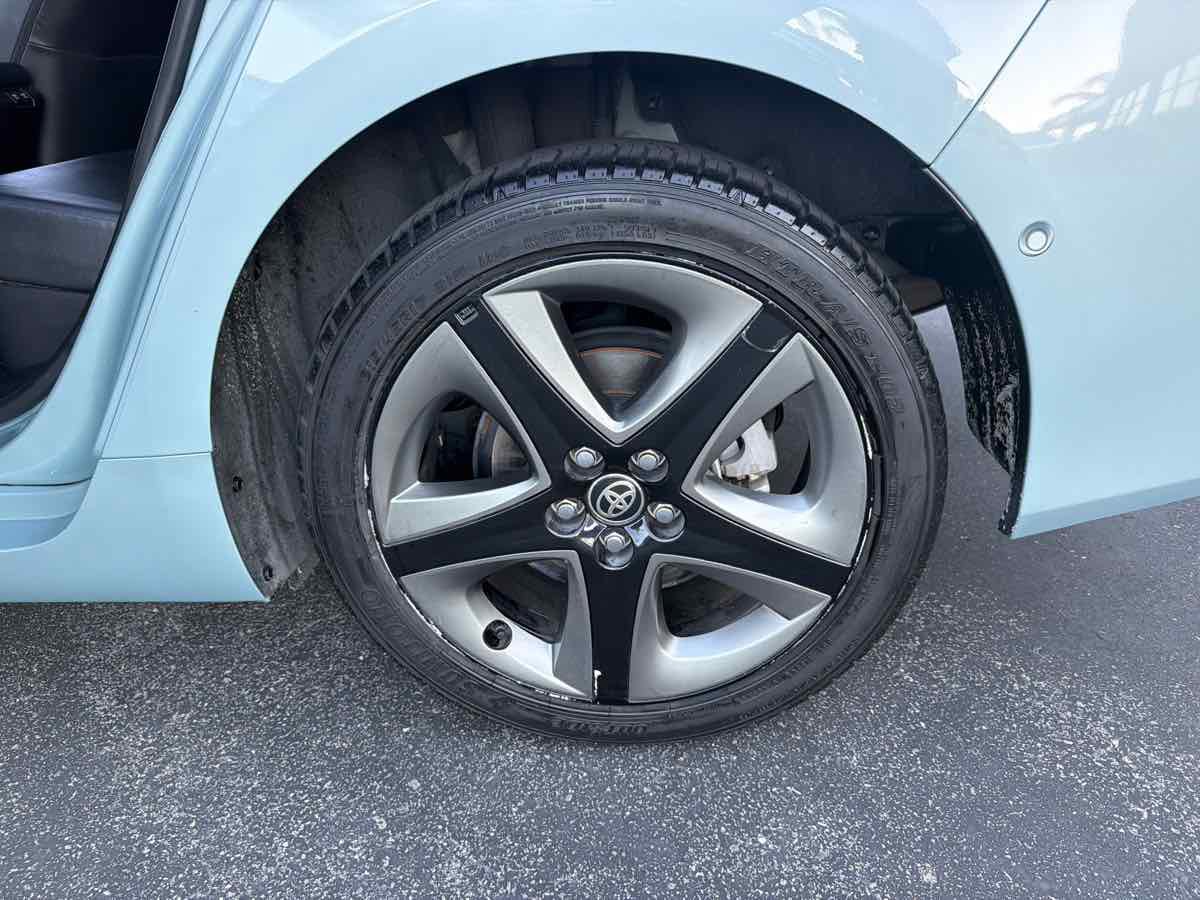 Used 2022 Toyota Prius XLE FWD image 34