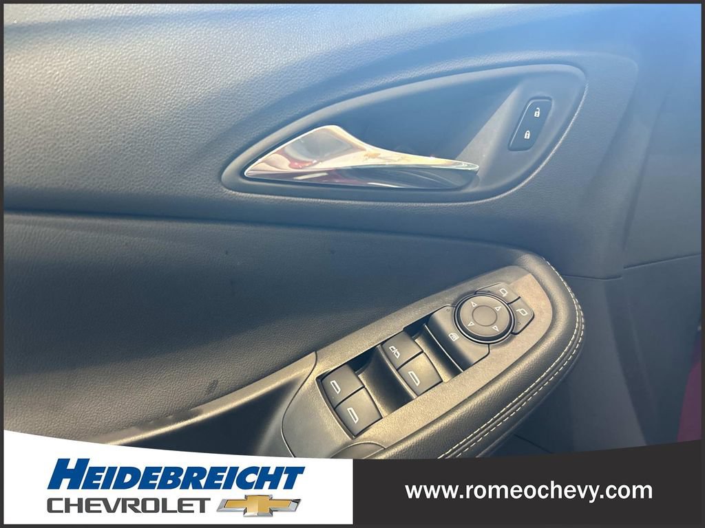 Used 2023 Buick Encore GX Select w/ Sport Touring Package FWD image 11