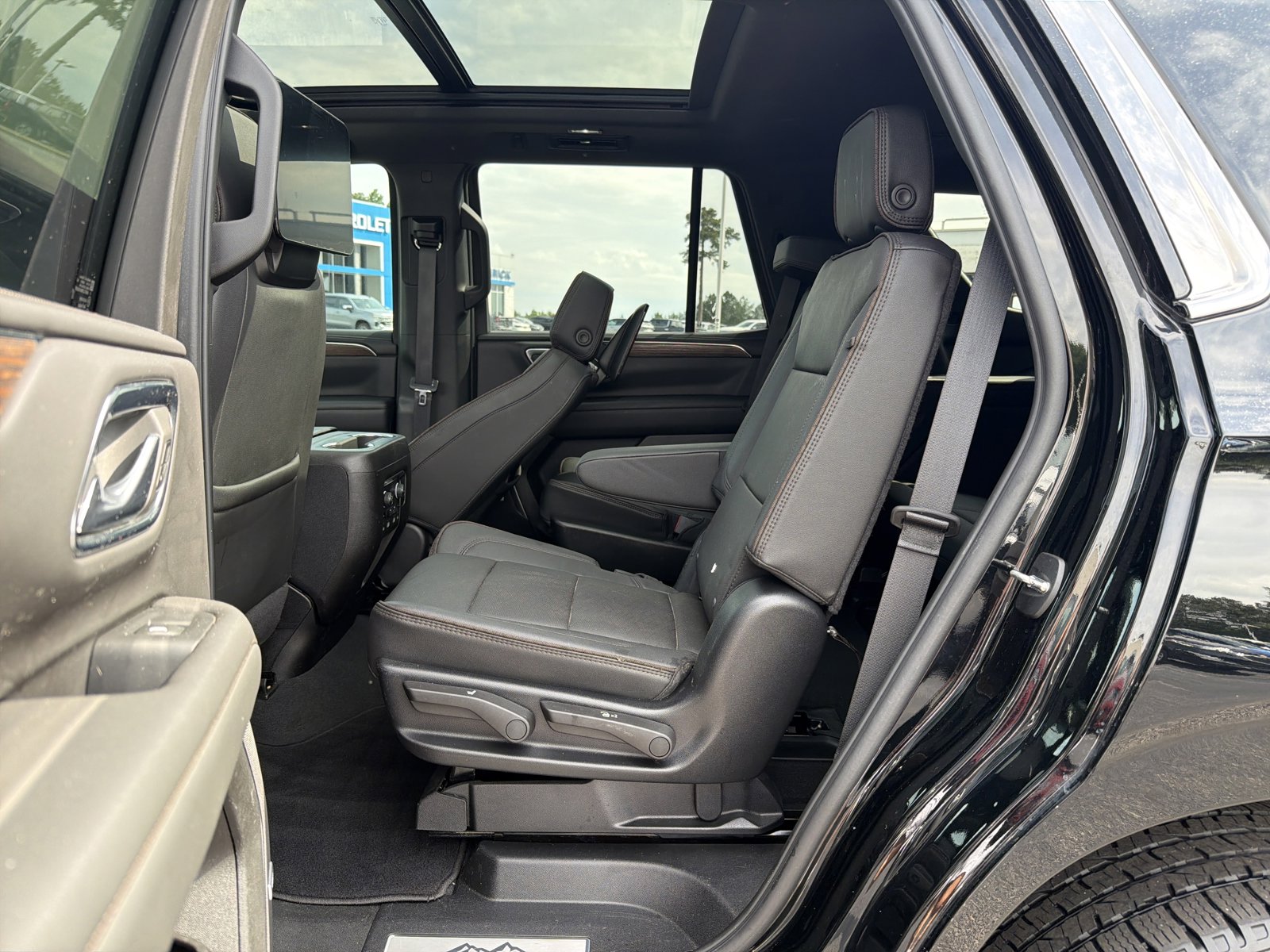 Used 2024 Chevrolet Tahoe High Country w/ Advanced Technology Package AWD/4WD image 30