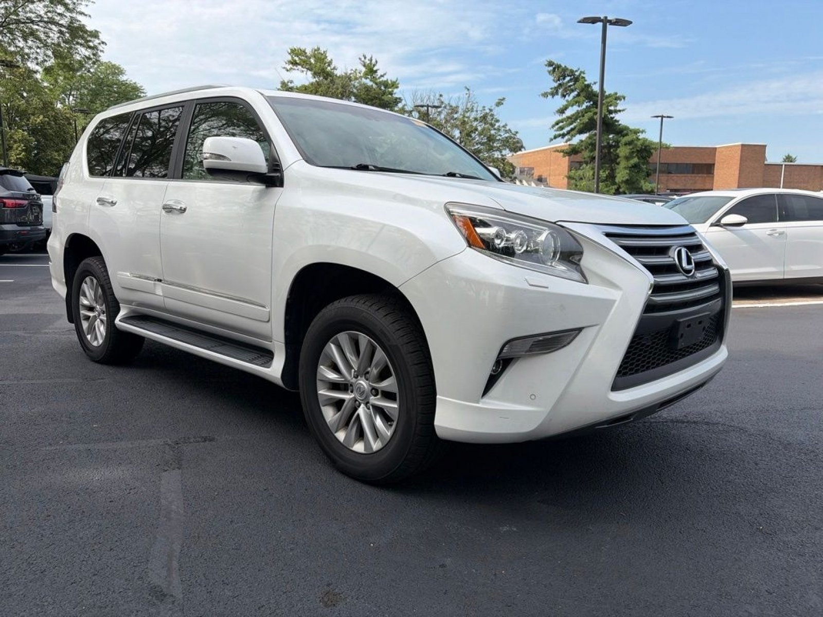 Used 2015 Lexus GX 460 w/ Premium Package AWD/4WD image 3