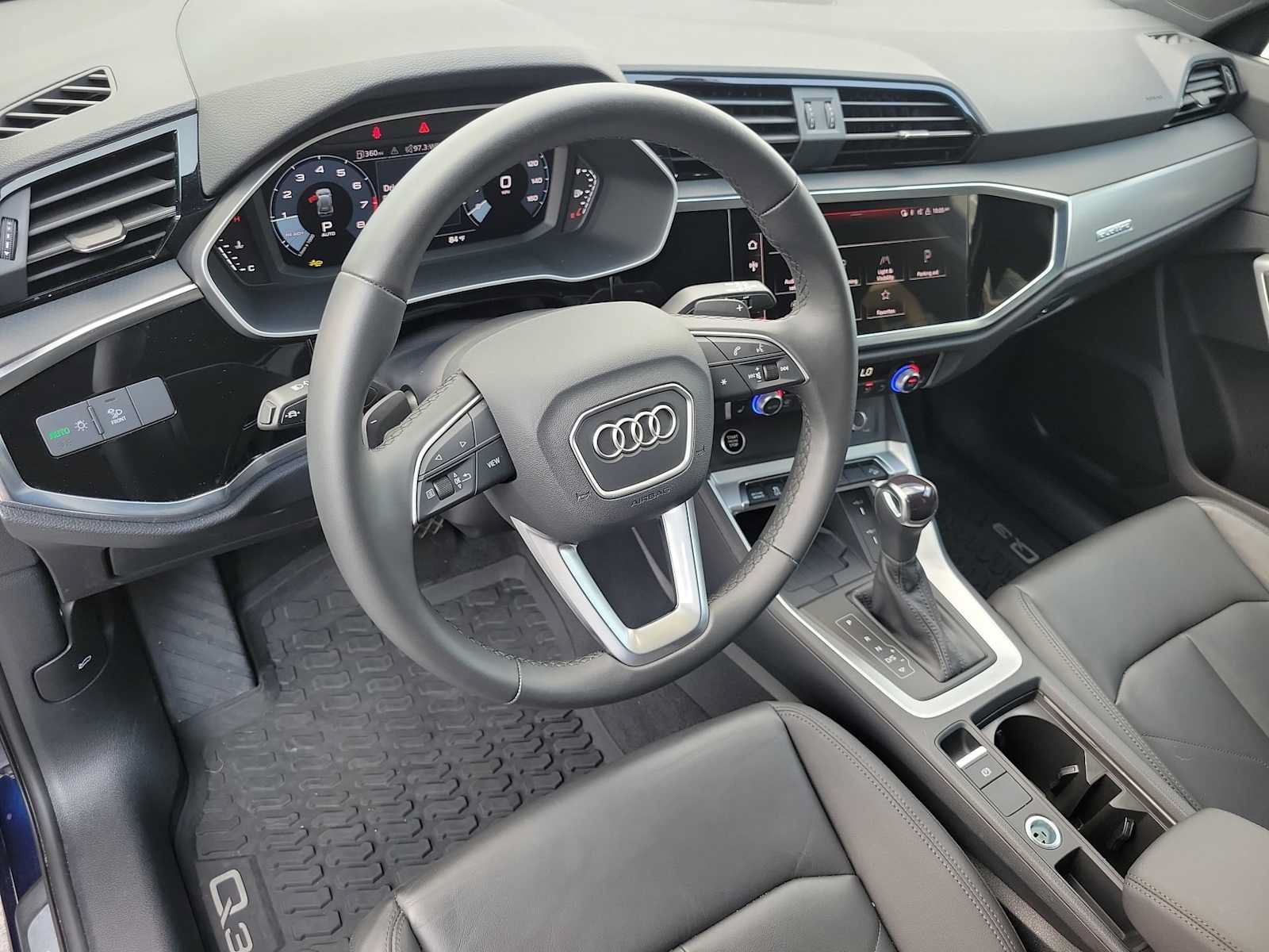 Certified 2025 Audi Q3 2.0T Premium AWD/4WD image 2
