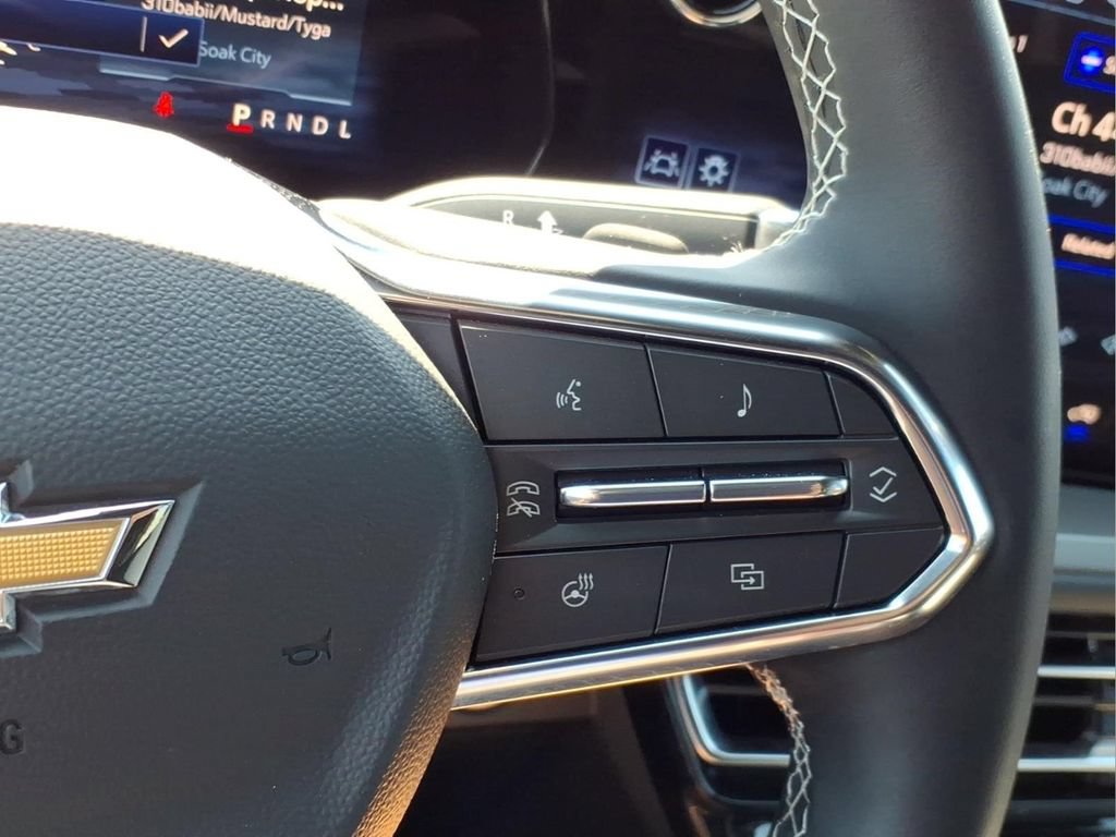 Used 2025 Chevrolet Traverse LT FWD image 7