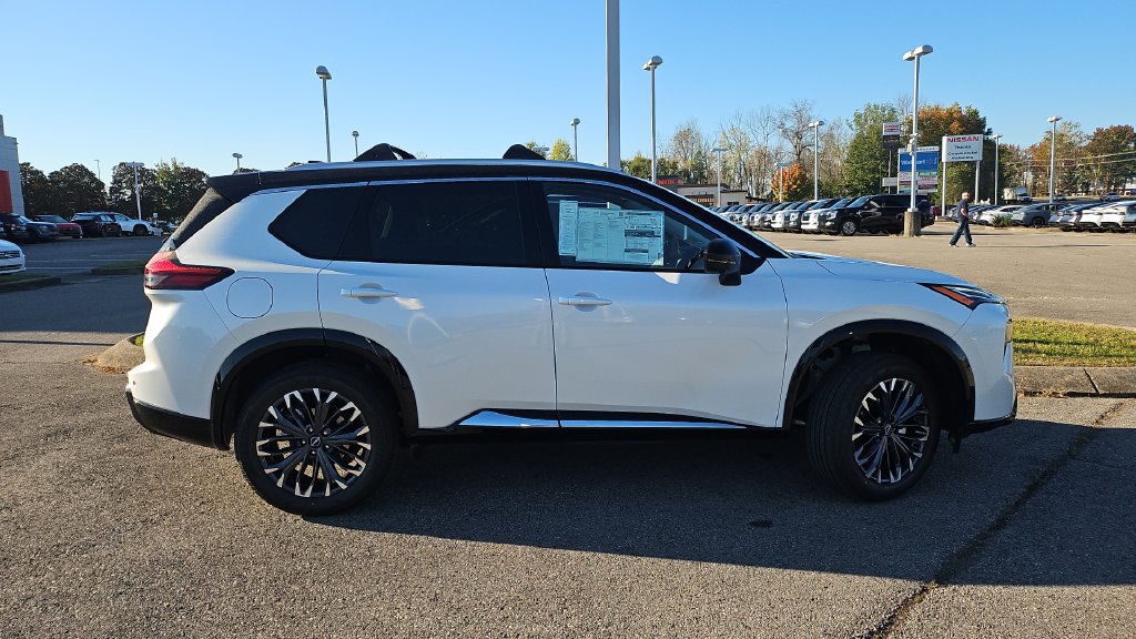 New 2026 Nissan Rogue Platinum AWD/4WD image 2