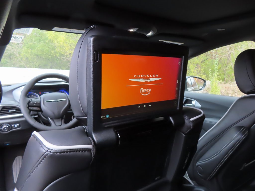 New 2026 Chrysler Pacifica Limited w/ Uconnect Theater Family Group image 12