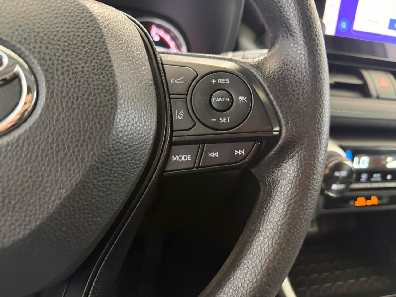 Used 2023 Toyota RAV4 XLE AWD/4WD image 31
