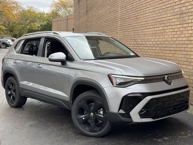 New 2025 Volkswagen Taos SEL image 2