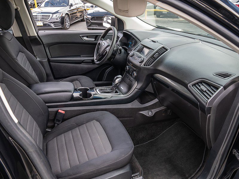 Used 2018 Ford Edge SE w/ Cargo Accessory Package image 14