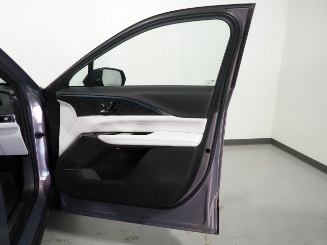 Used 2024 Cadillac Lyriq AWD Luxury image 63