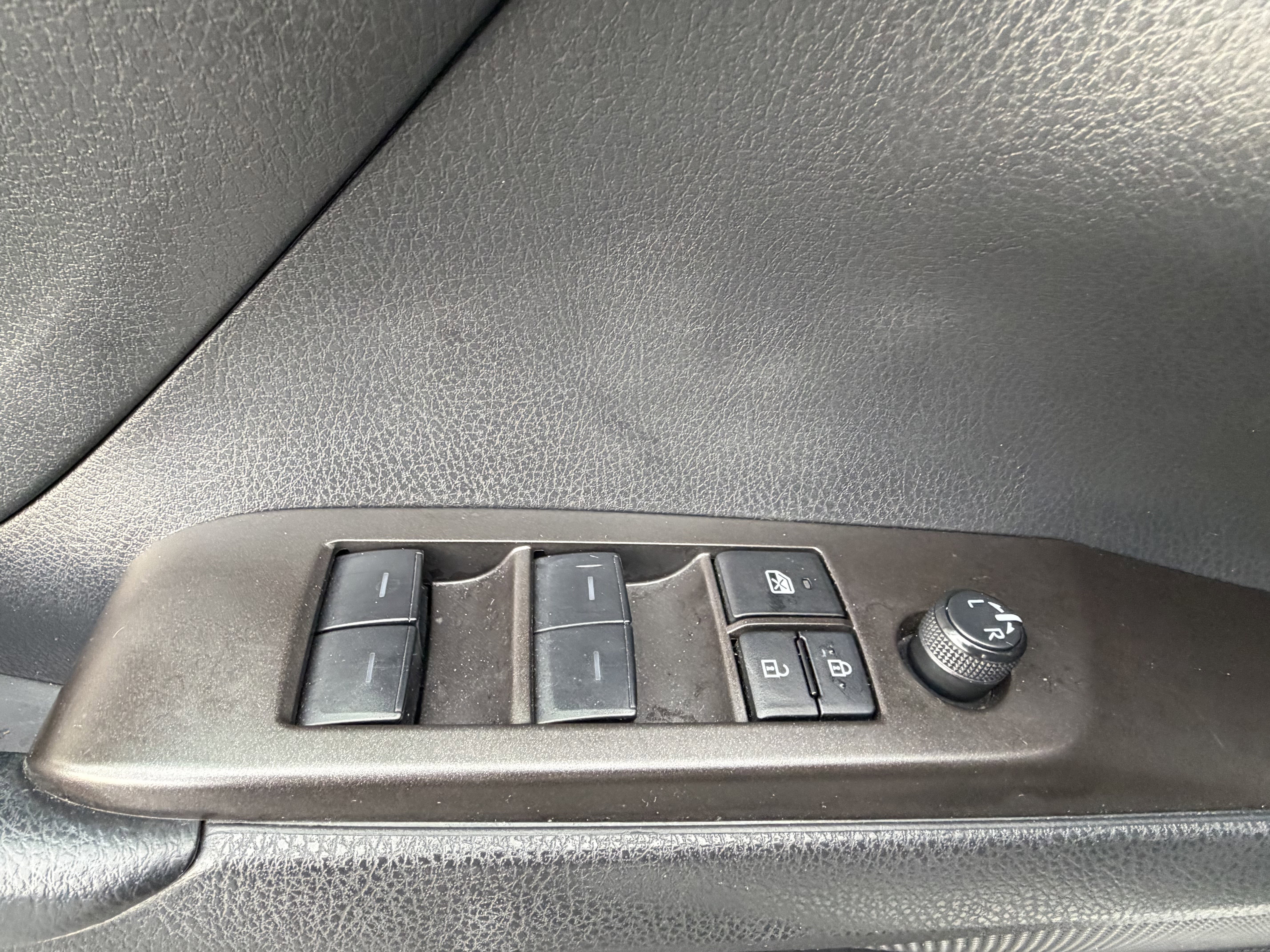 Used 2023 Toyota Camry SE FWD image 14