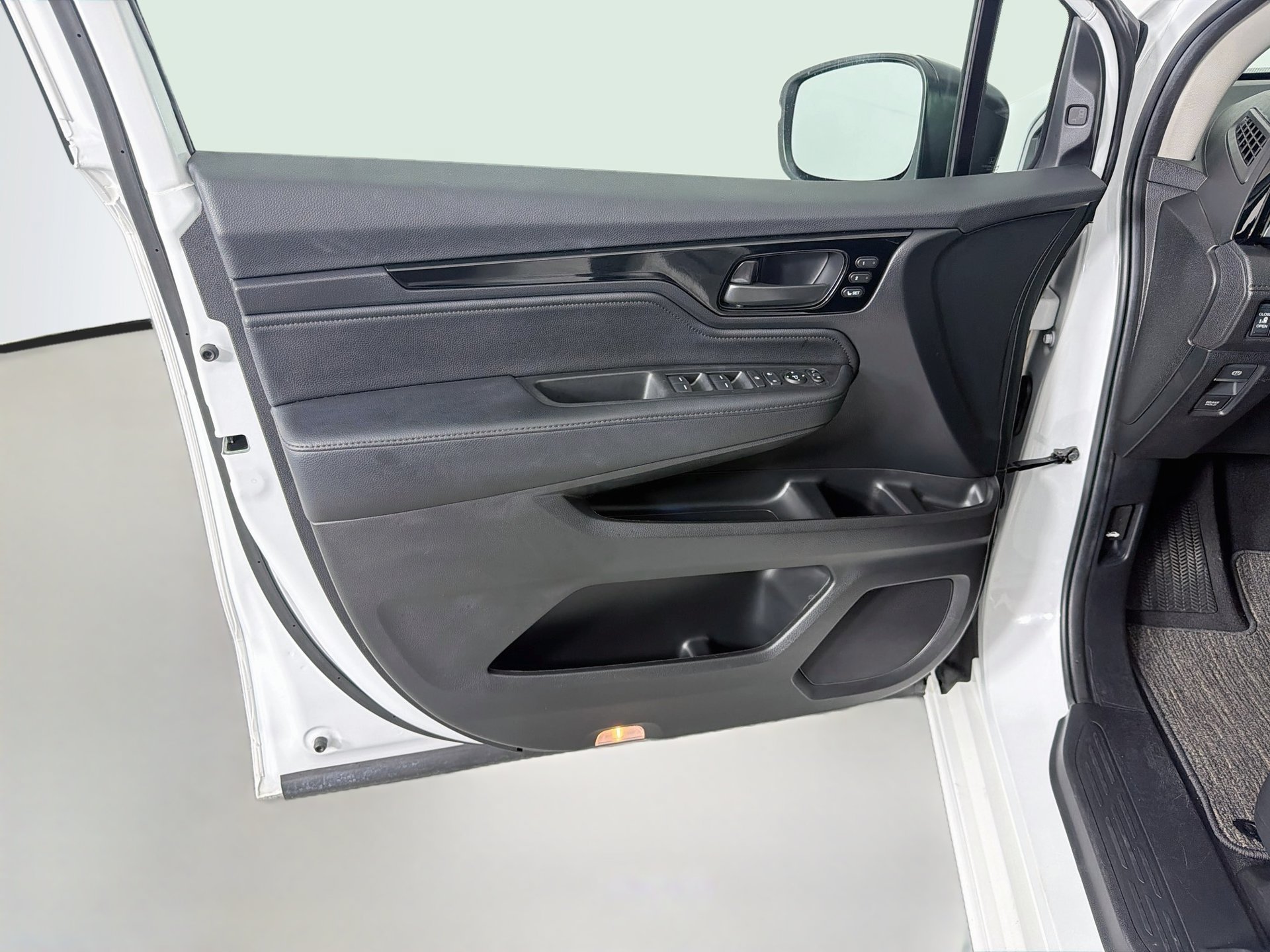 Certified 2025 Honda Odyssey Touring image 25