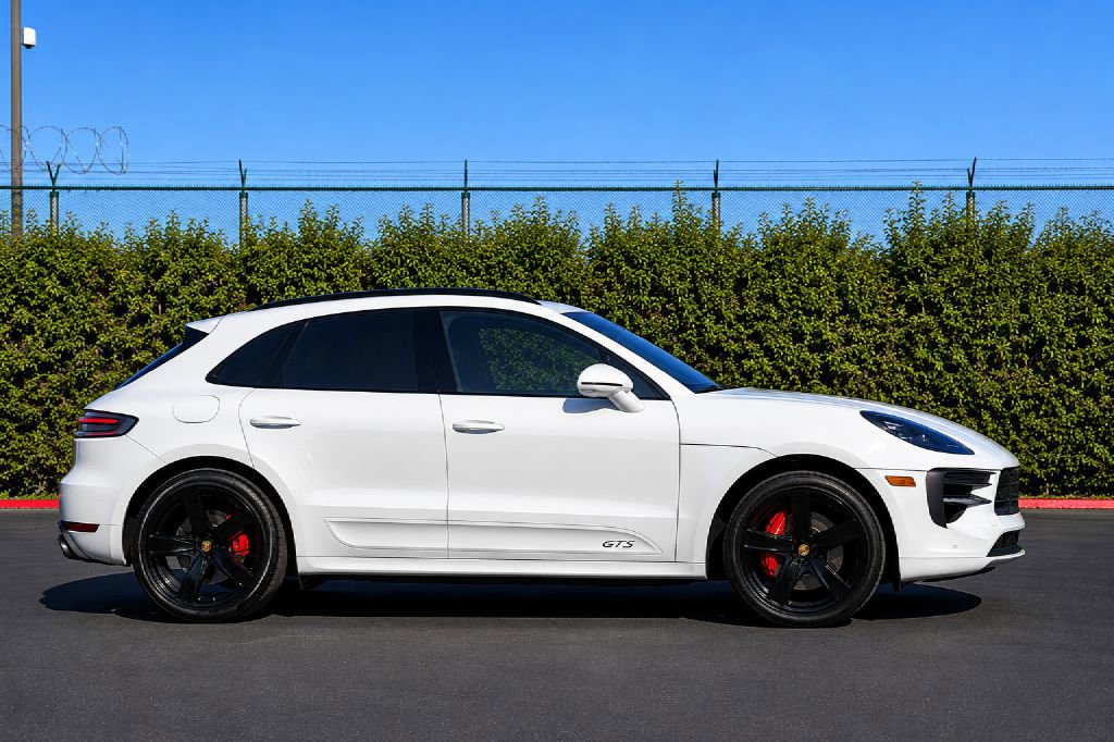 Used 2021 Porsche Macan GTS w/ Premium Package Plus (PF9) AWD/4WD image 7