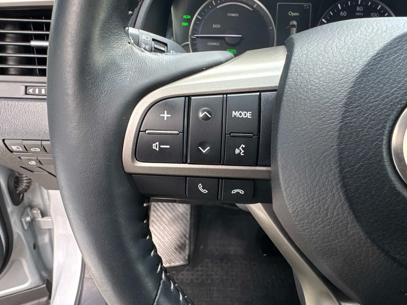 Used 2018 Lexus RX 450h AWD w/ Premium Package image 32