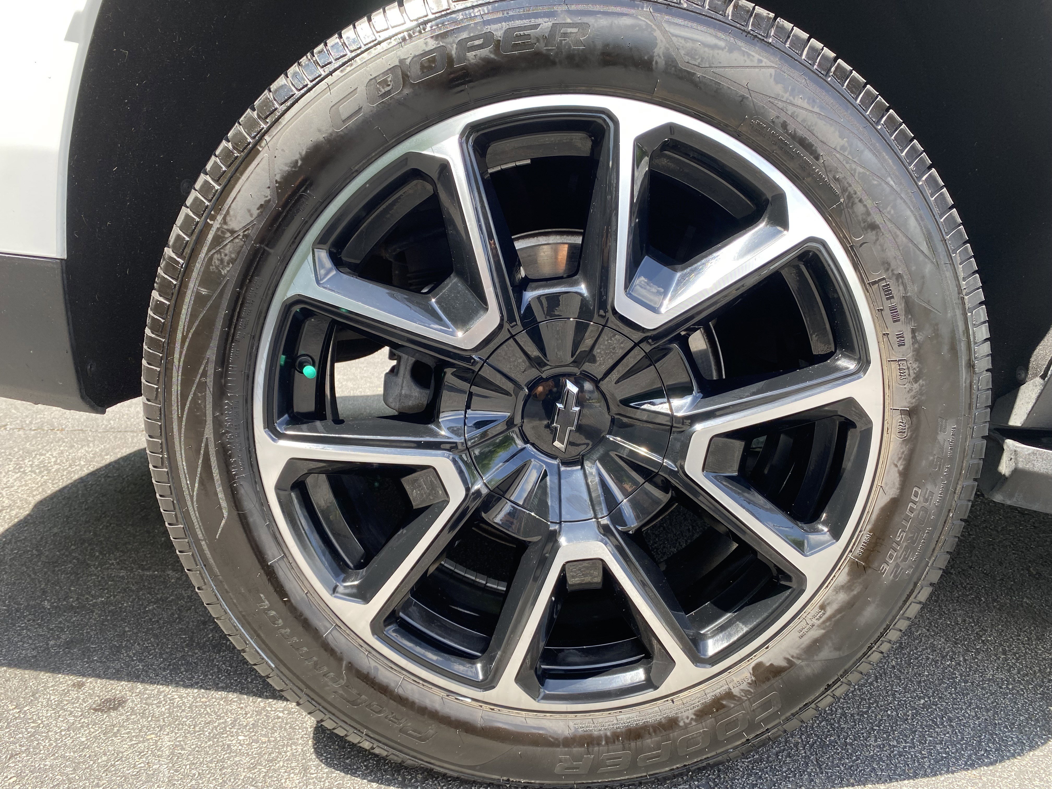 Used 2022 Chevrolet Tahoe RST w/ Luxury Package AWD/4WD image 42
