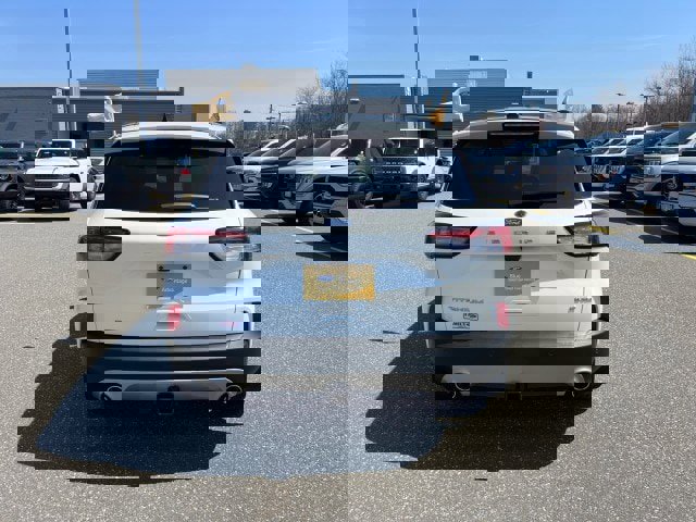 Used 2022 Ford Escape Titanium w/ Titanium Elite Package image 4