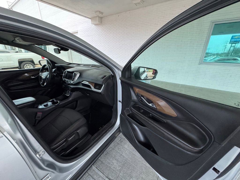 Used 2020 GMC Terrain SLE image 15