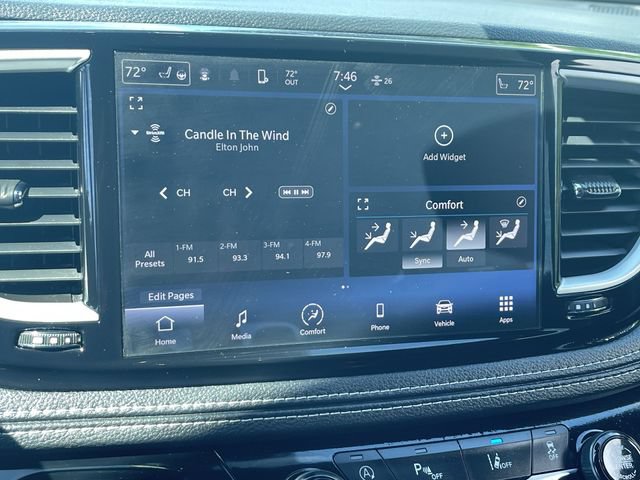 Used 2023 Chrysler Pacifica Touring FWD image 13
