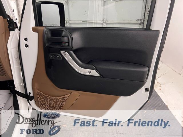 Used 2014 Jeep Wrangler Unlimited Sahara w/ Dual Top Group image 37