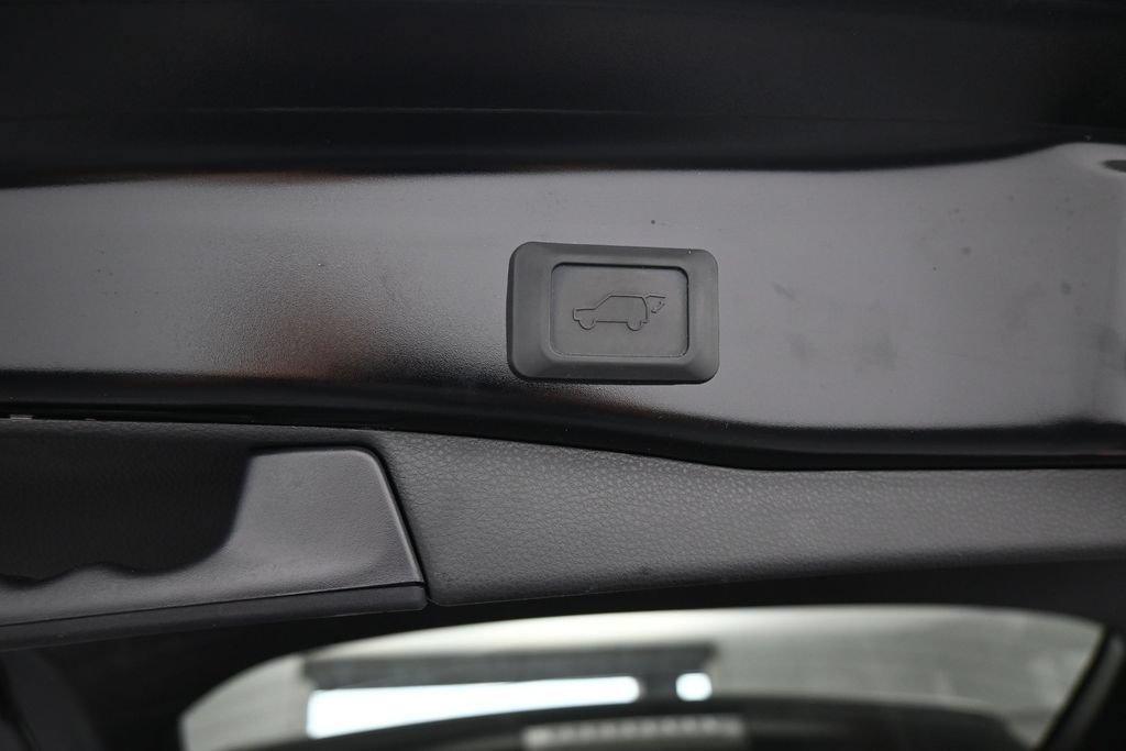 Used 2025 Toyota RAV4 XLE Premium FWD image 43