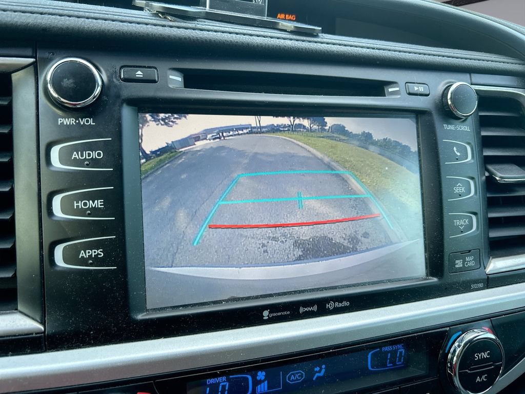 Used 2019 Toyota Highlander XLE FWD image 24