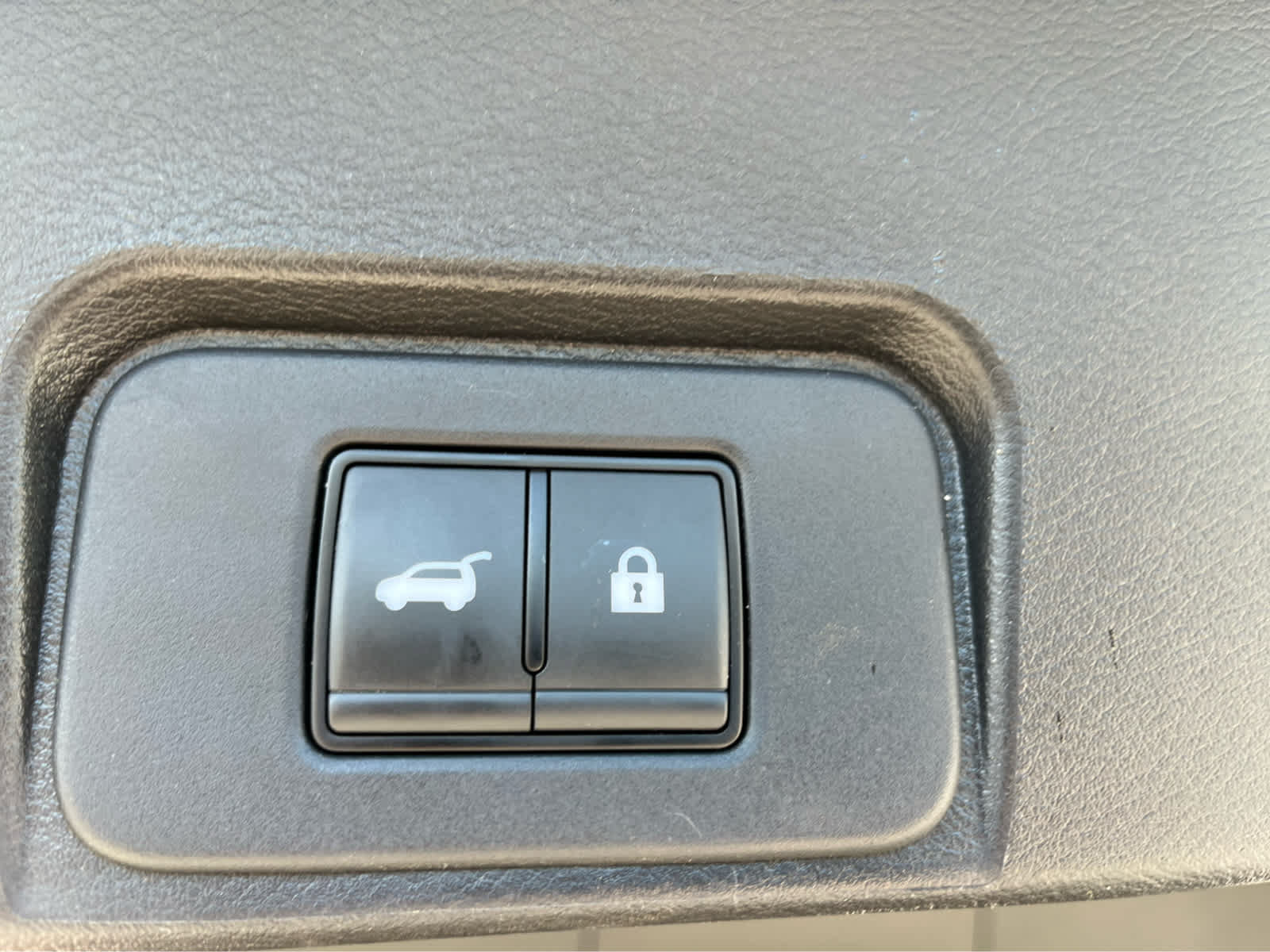 Used 2024 Nissan Rogue SV FWD image 28