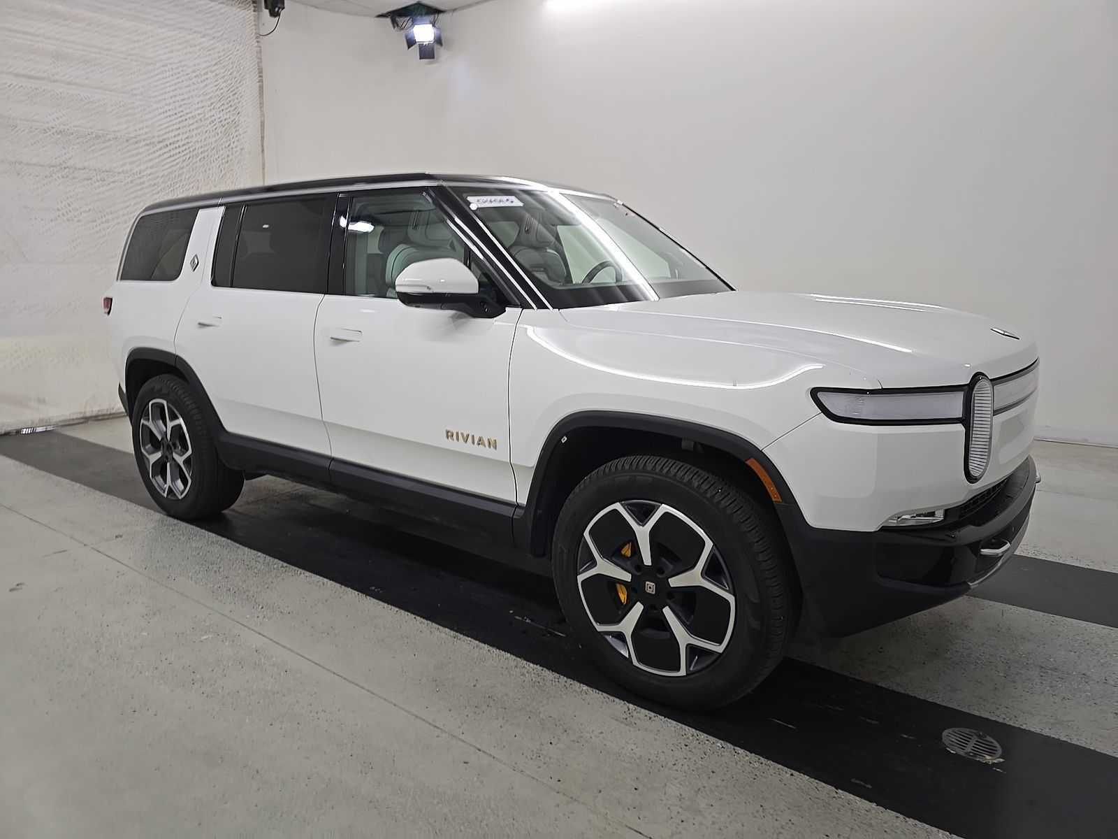 Used 2024 Rivian R1S Adventure AWD/4WD image 2