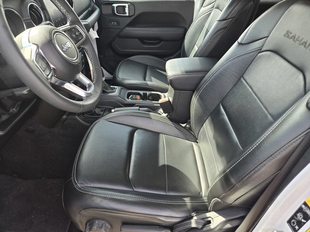 Used 2023 Jeep Wrangler Unlimited Sahara AWD/4WD image 14