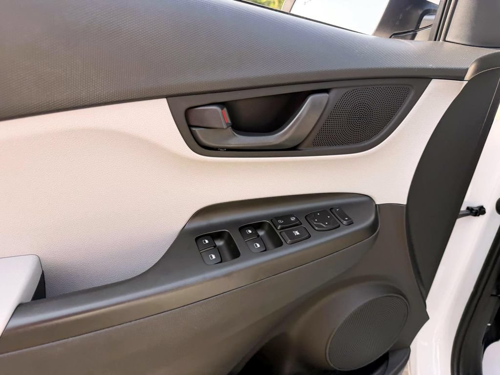 Certified 2023 Hyundai Kona SE AWD/4WD image 18