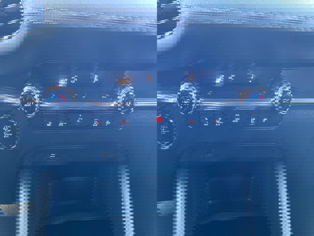 Used 2019 MAZDA MAZDA3 Hatchback w/ Premium Package image 18