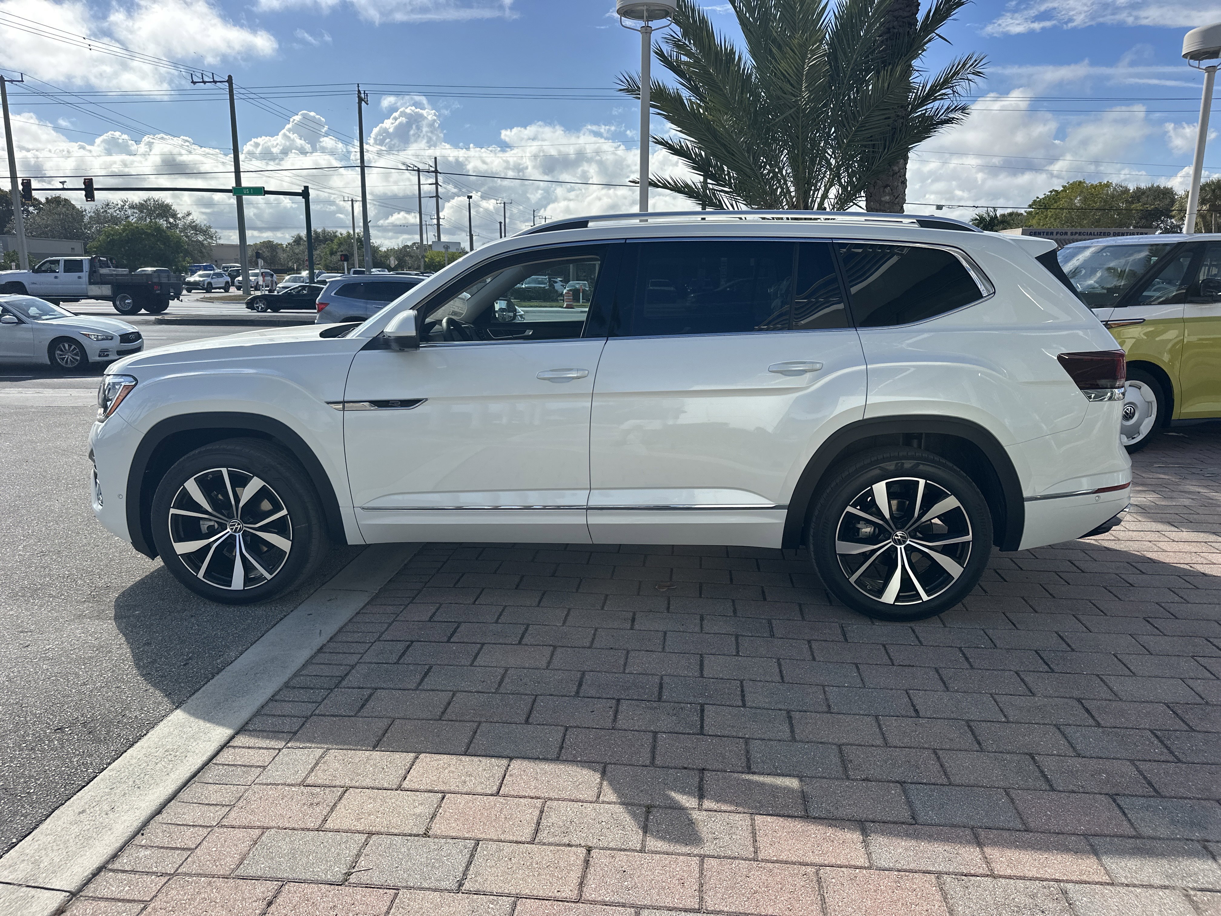 New 2026 Volkswagen Atlas SEL Premium R-Line AWD/4WD image 9