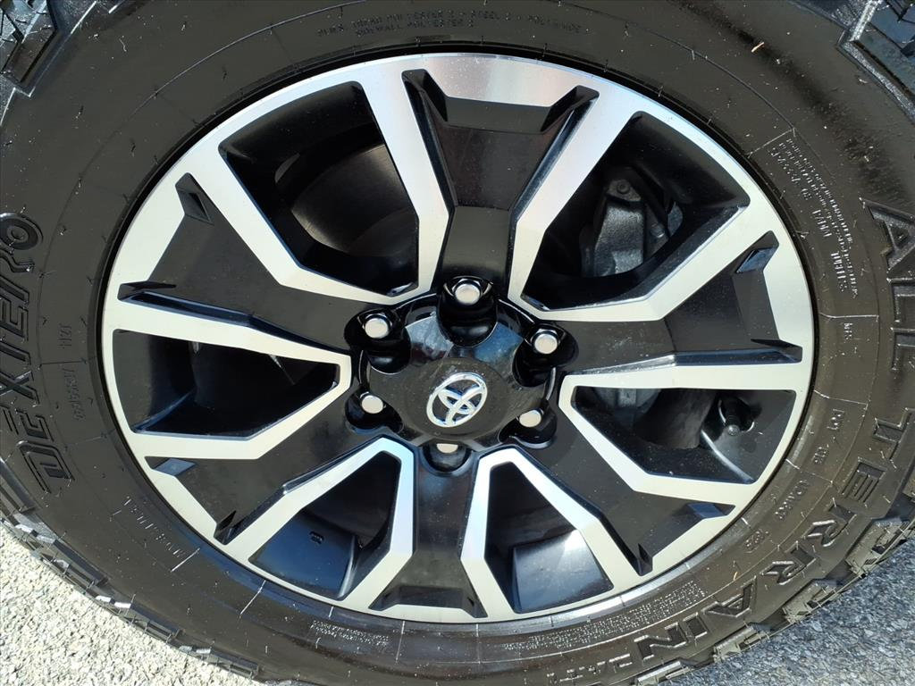 Used 2023 Toyota Tacoma TRD Sport w/ Technology Package AWD/4WD image 9
