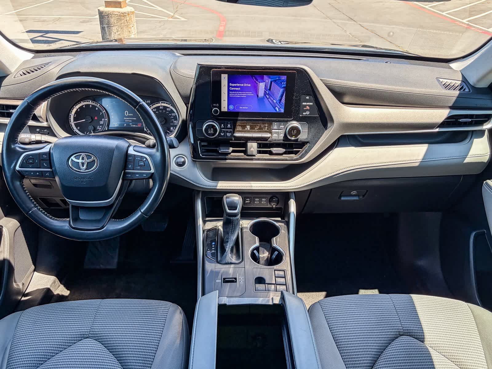 Used 2024 Toyota Highlander LE FWD image 11