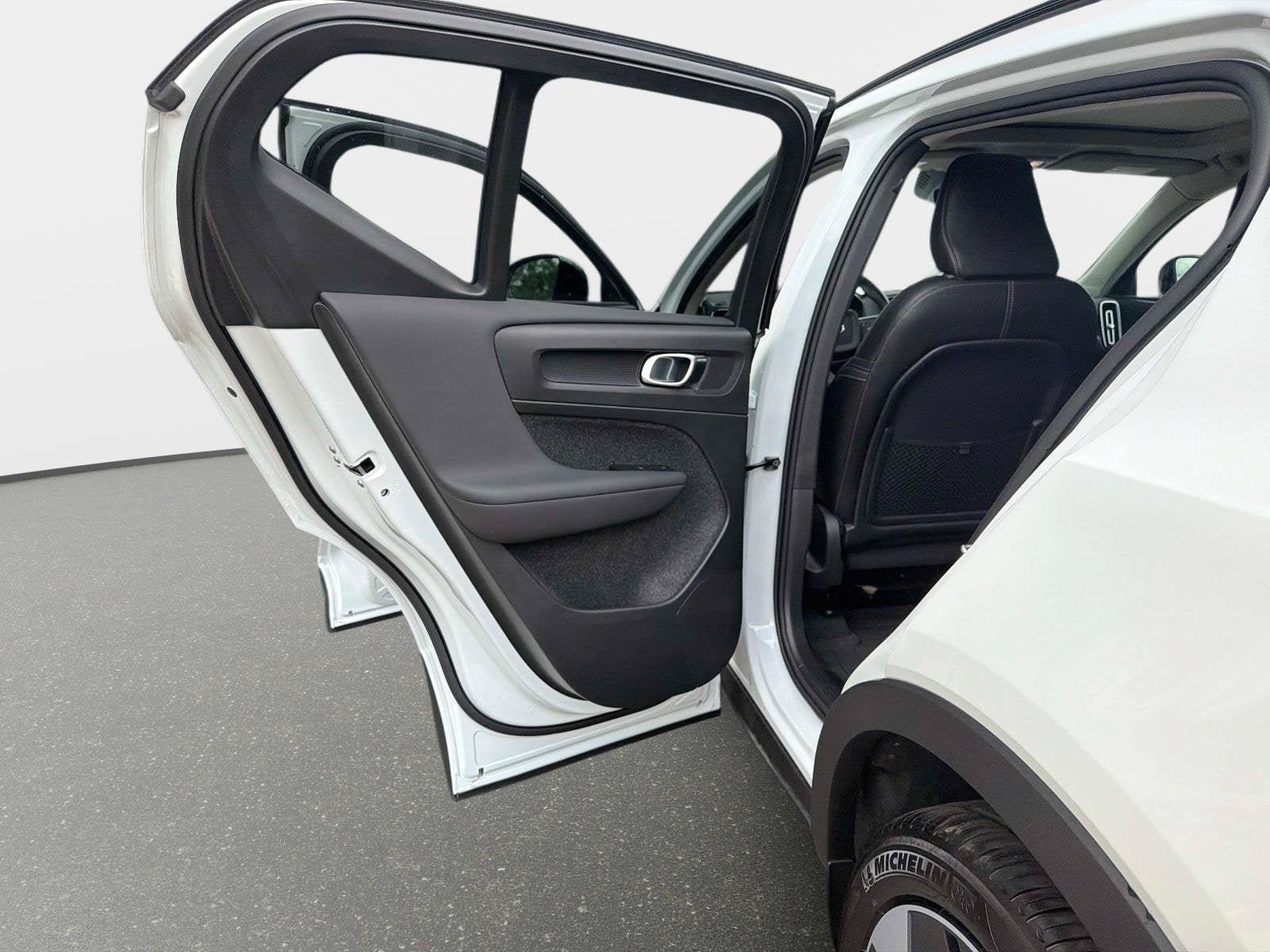 Used 2026 Volvo XC40 B5 Plus AWD/4WD image 13
