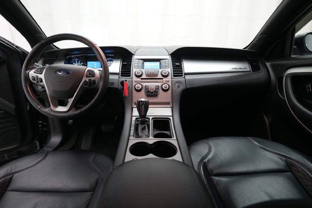 Used 2018 Ford Taurus SEL FWD image 5