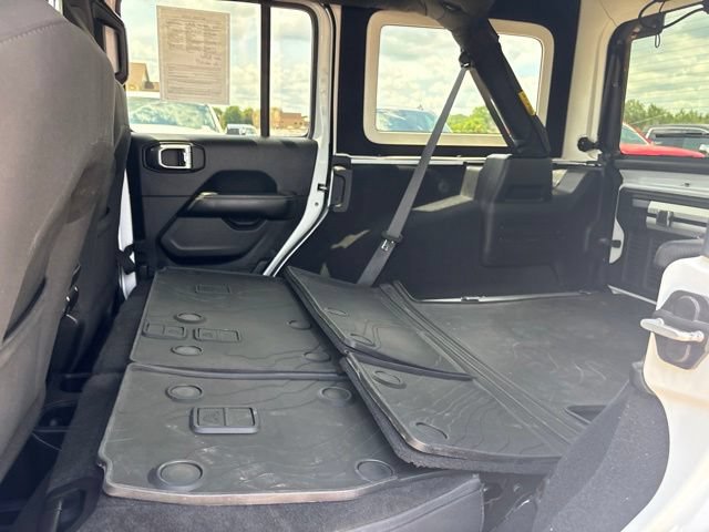 Used 2018 Jeep Wrangler Unlimited Sahara w/ LED Lighting Group AWD/4WD image 36