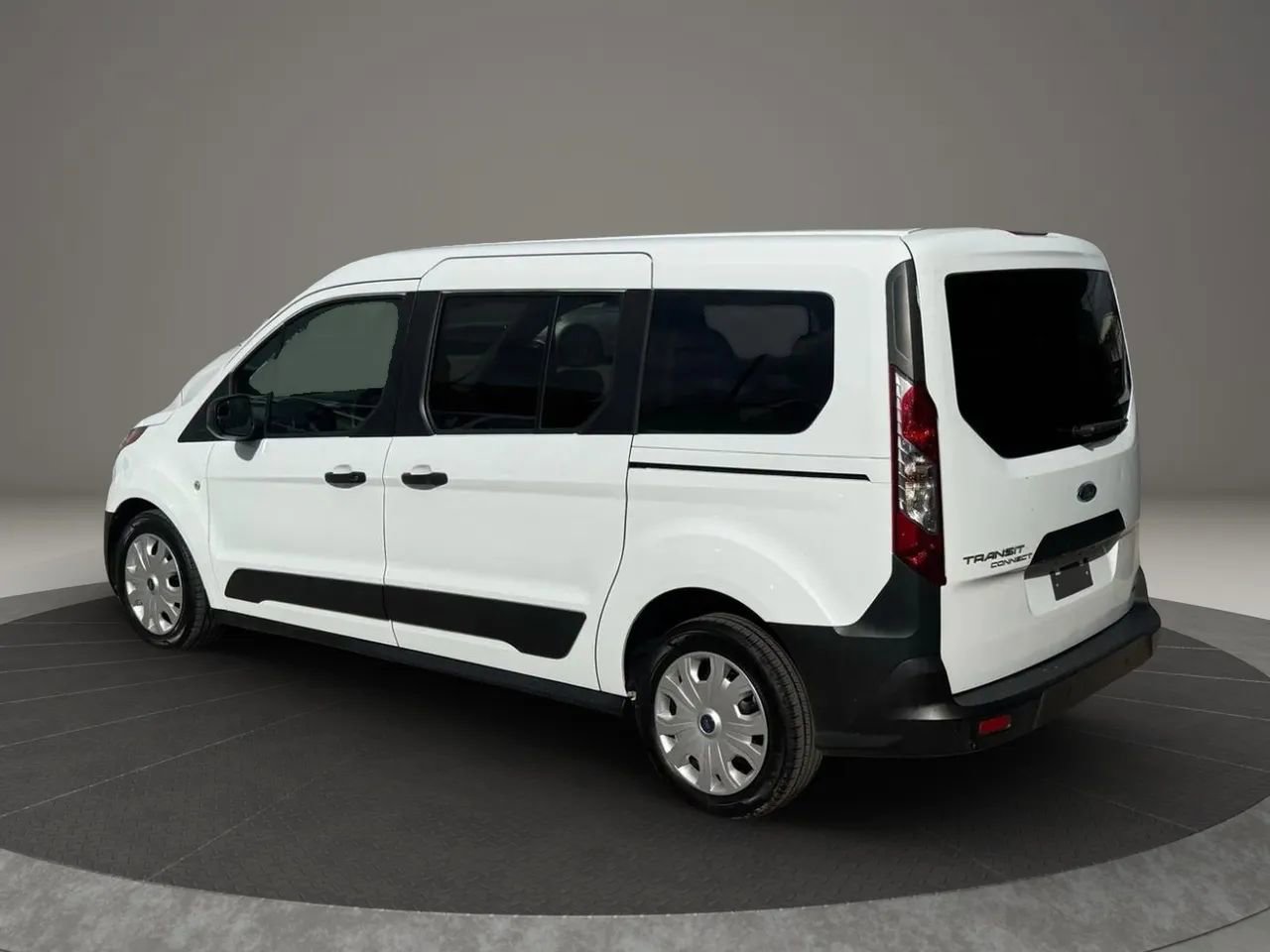 Used 2020 Ford Transit Connect XL image 4