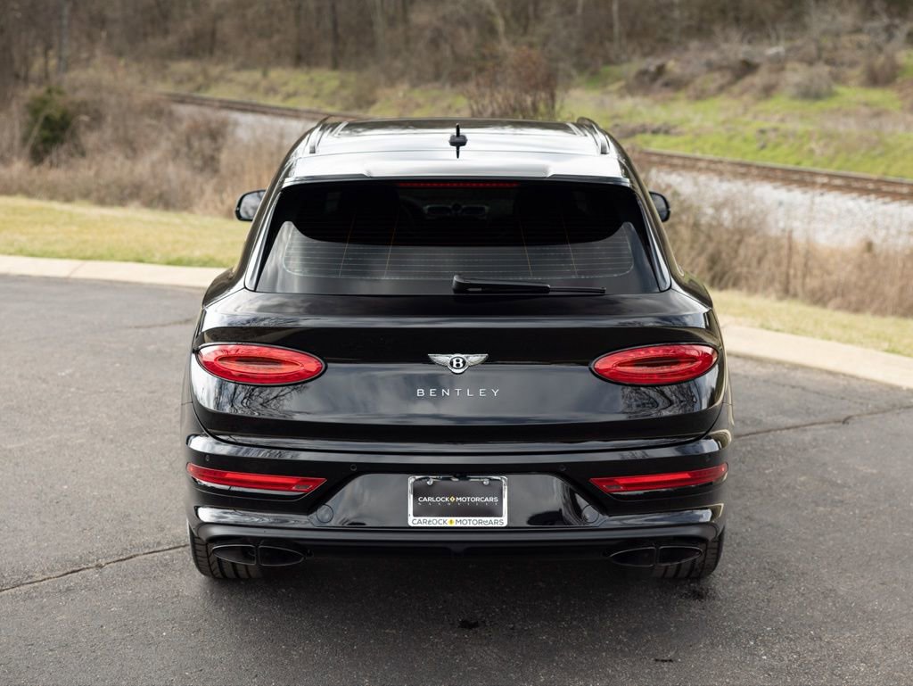 Used 2025 Bentley Bentayga V8 image 11
