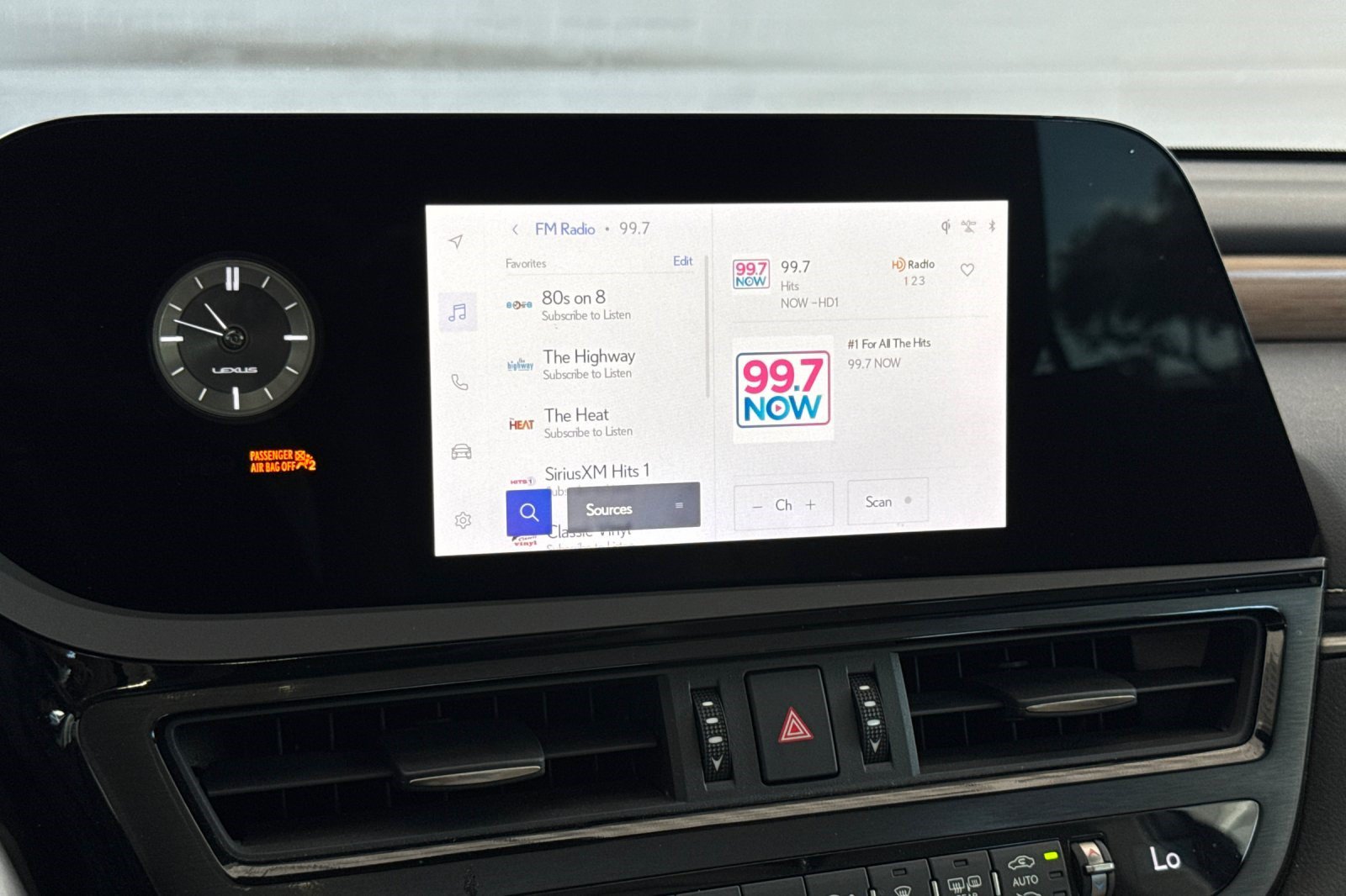 Certified 2023 Lexus ES 300h w/ Premium Package FWD image 23