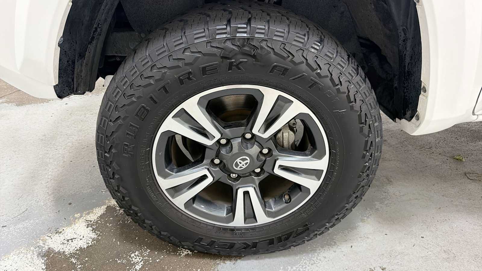 Certified 2019 Toyota Tacoma TRD Sport w/ Technology Package AWD/4WD image 10