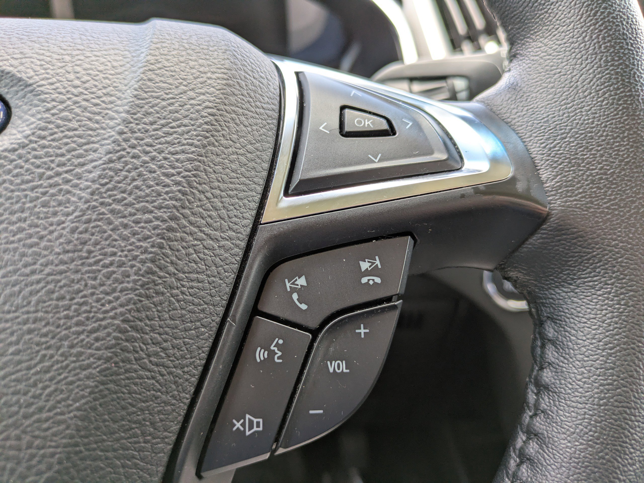 Used 2019 Ford Edge Titanium image 22