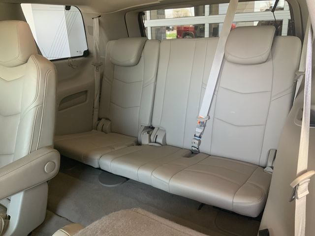 Used 2015 Cadillac Escalade Luxury image 21