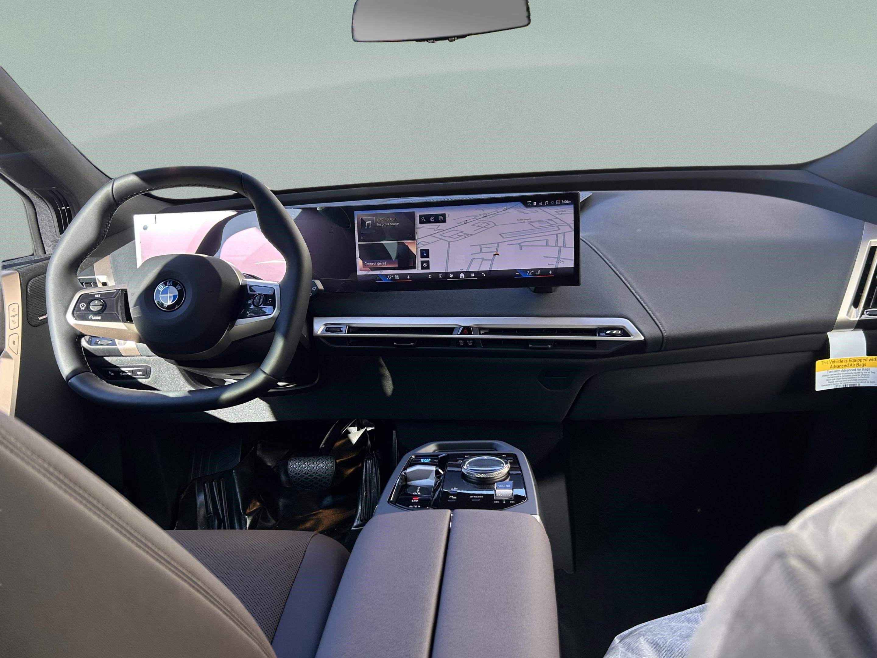 Used 2026 BMW iX xDrive45 w/ Premium Package image 8