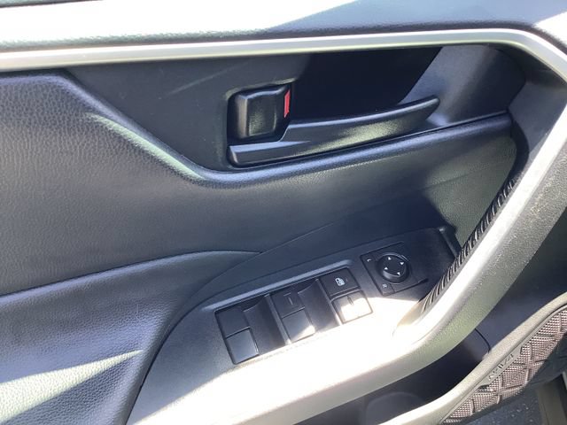 Used 2022 Toyota RAV4 LE AWD/4WD image 10