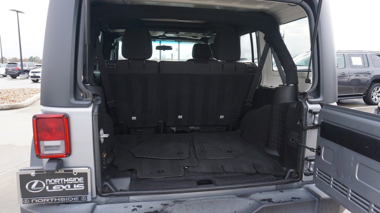 Used 2016 Jeep Wrangler Unlimited Sport w/ Connectivity Group image 30