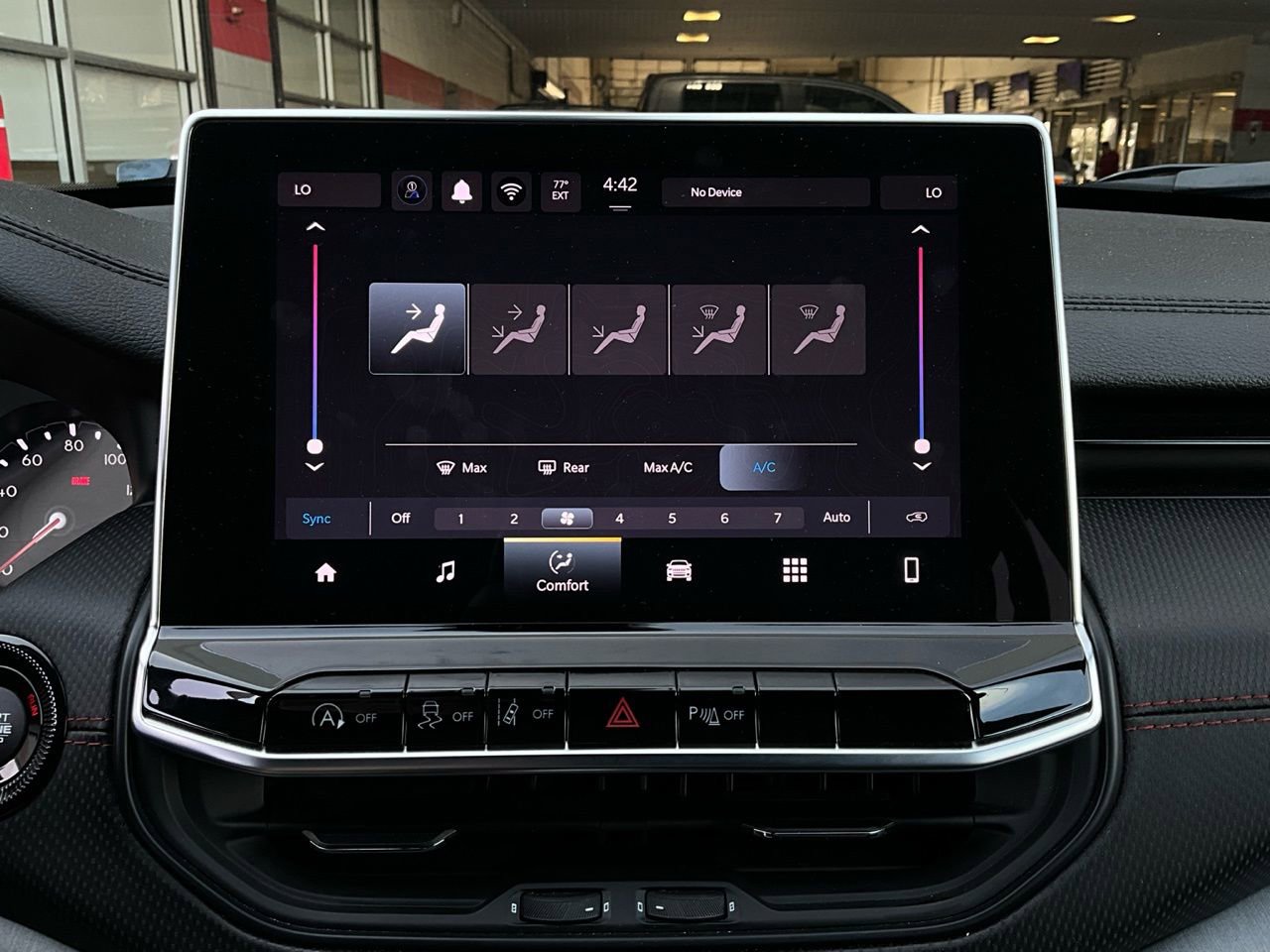 Used 2025 Jeep Compass Trailhawk image 30