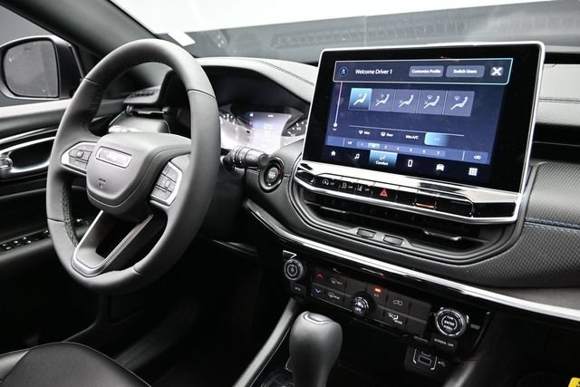 Used 2026 Jeep Compass Latitude AWD/4WD image 15