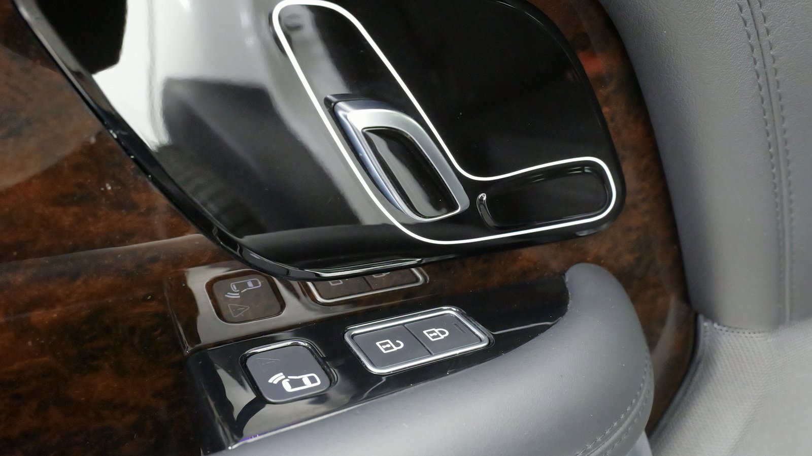 Used 2022 Land Rover Range Rover Westminster Edition image 32