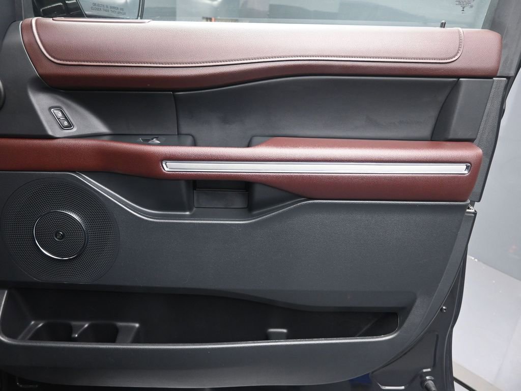Used 2023 Ford Expedition Max Limited image 32