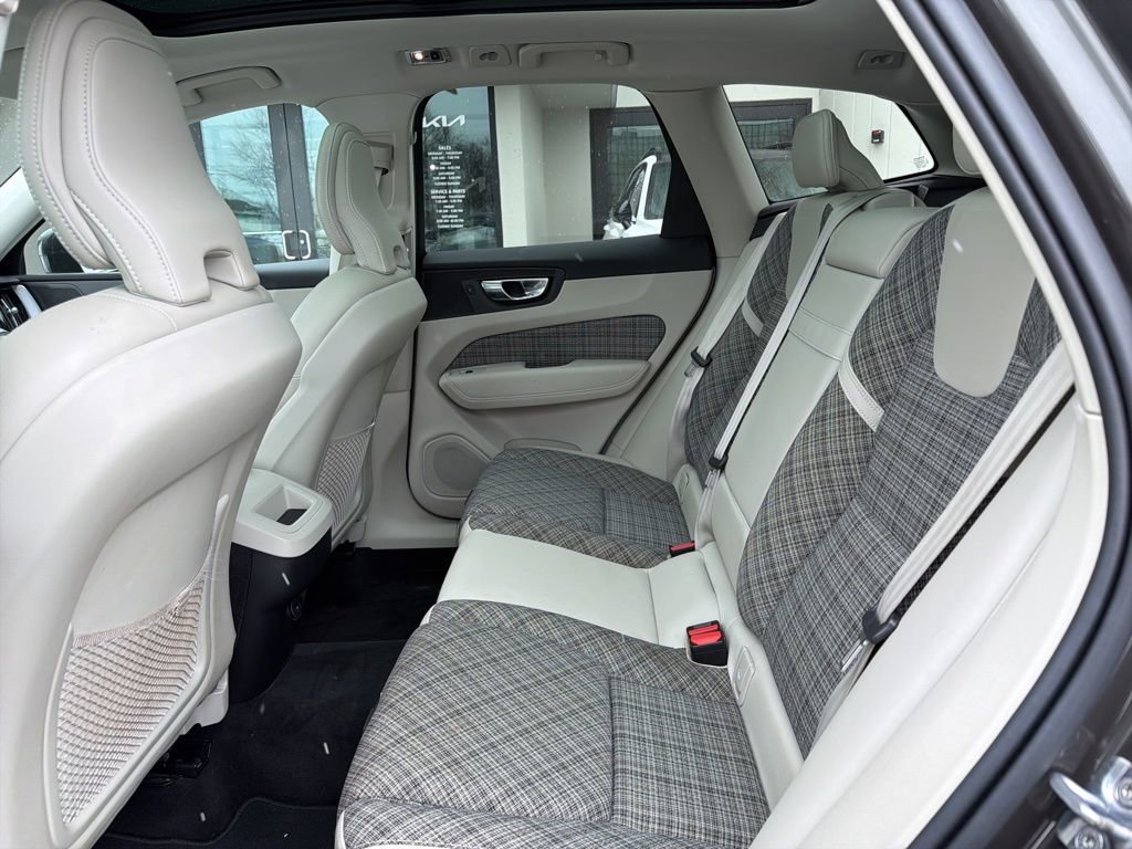 Used 2021 Volvo XC60 T5 Momentum image 20