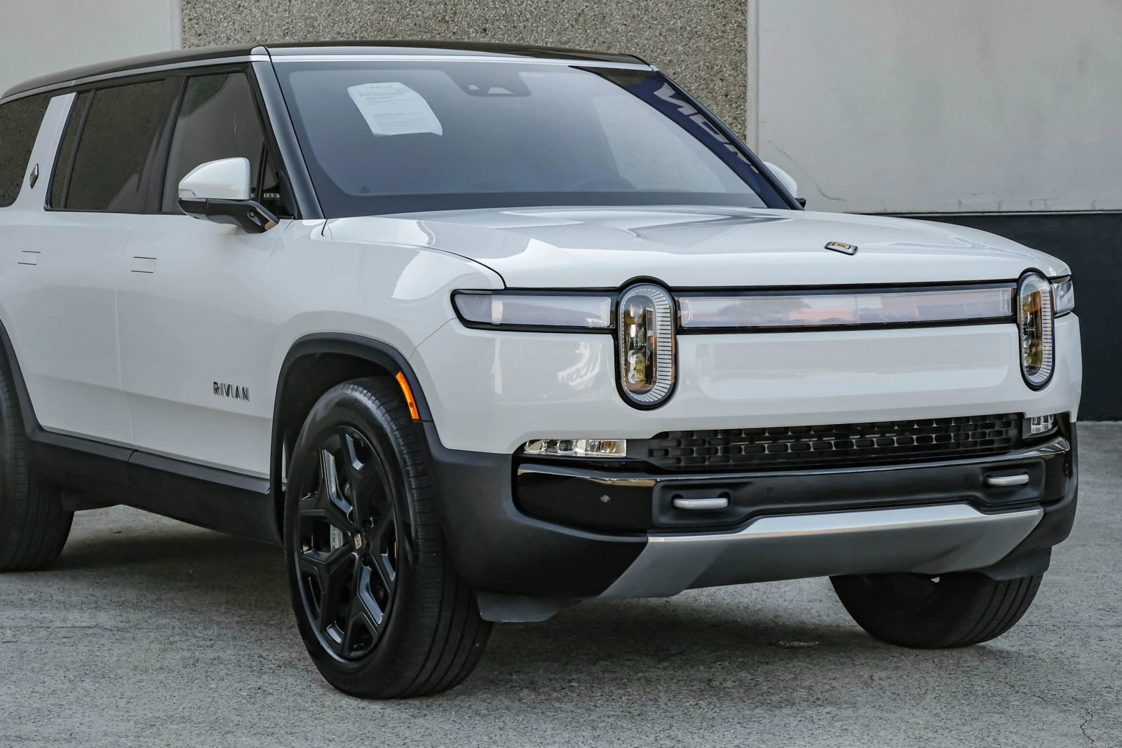 Used 2024 Rivian R1S Adventure AWD/4WD image 10